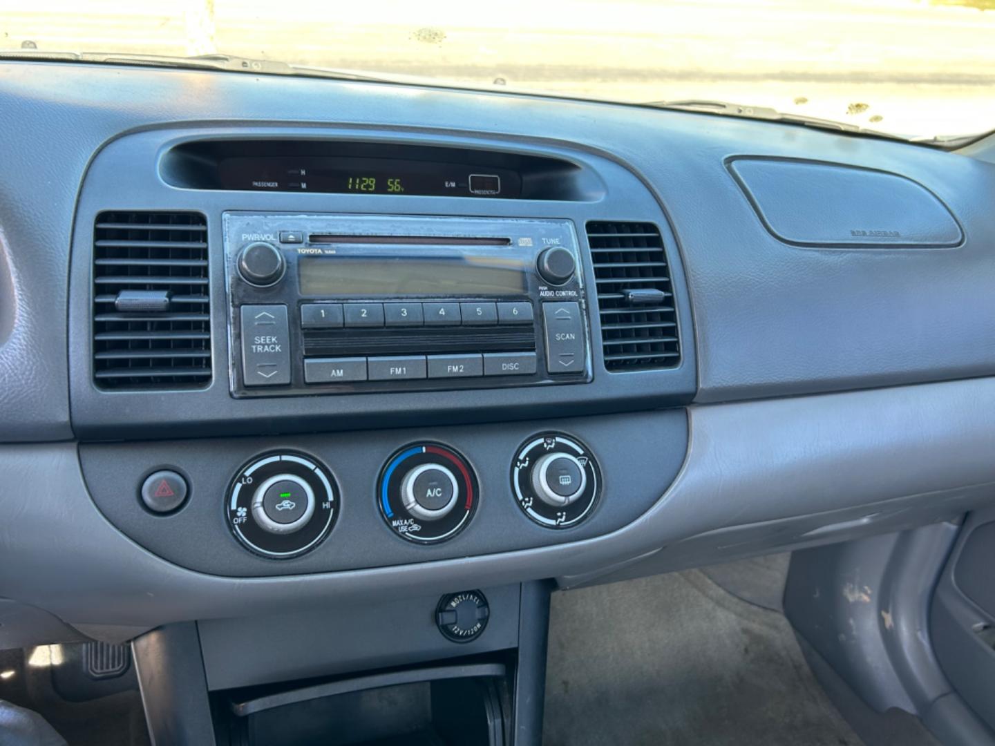 2005 Silver Toyota Camry LE (4T1BE32K35U) with an 2.4L L4 DOHC 16V engine, located at 1687 Business 35 S, New Braunfels, TX, 78130, (830) 625-7159, 29.655487, -98.051491 - Photo#12